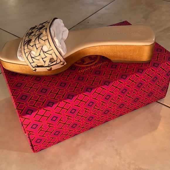 New in box Tory Burch shoes - Picture 3 of 3